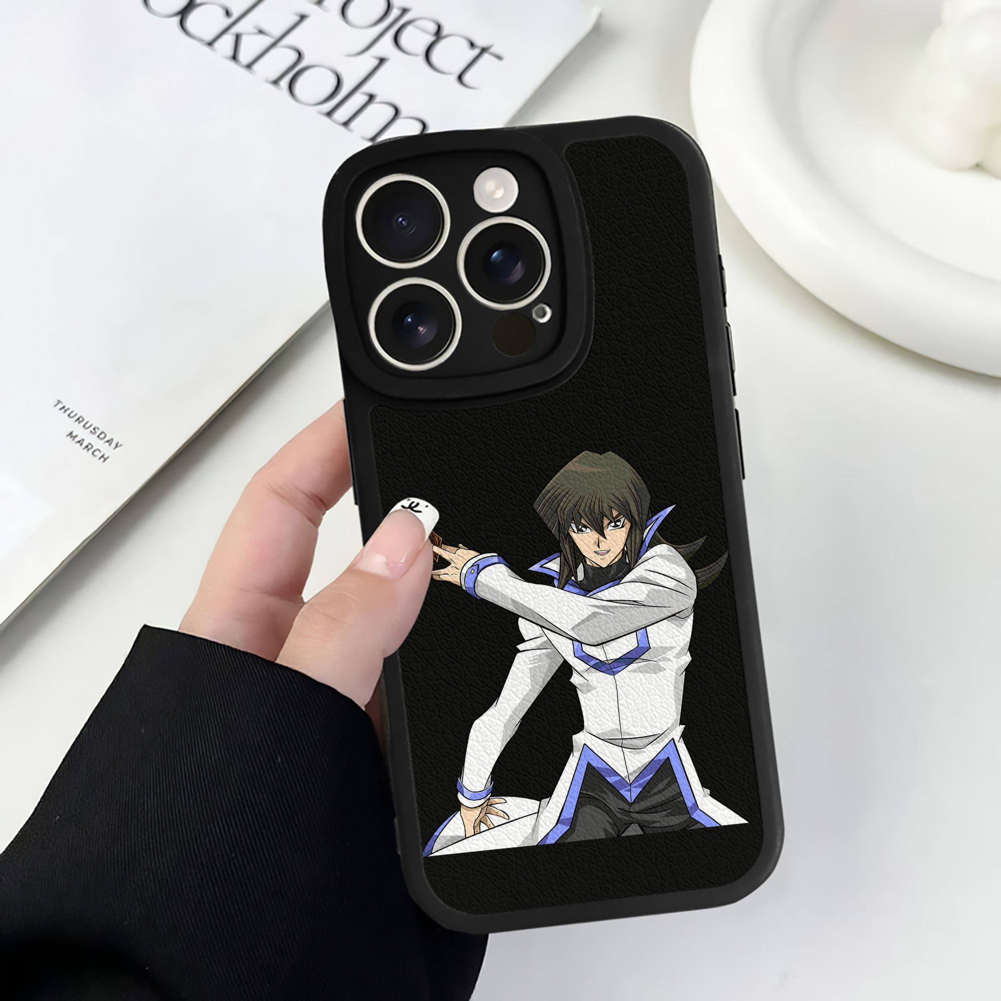 遊☆戯☆王 Yu-Gi-Oh! 【iPhone 16シリーズ対応】シリコンスマホケース（レザー調） 材質：シリコン